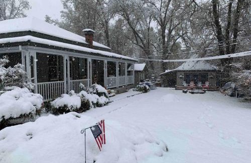 Soulsbyville House | Private Backyard Firepit Hammock BBQ Grill