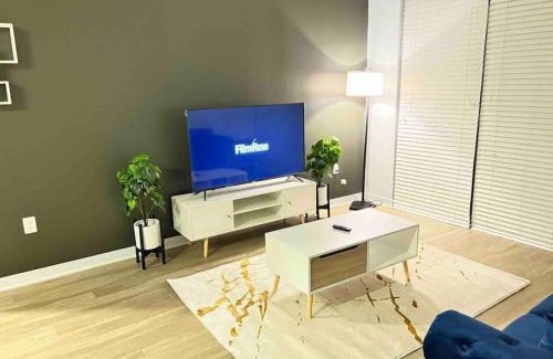 Fountain Square Apartment | Private Bedroom Fountain Square - Shared