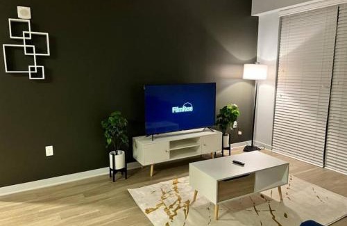 Fountain Square Apartment | Private Bedroom Fountain Square - Shared