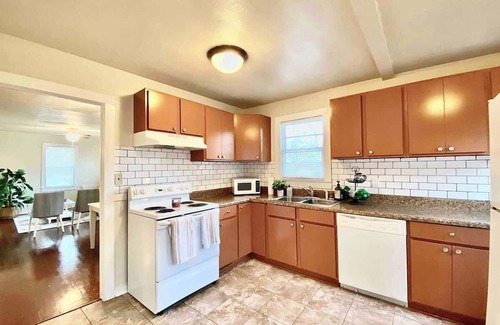 Griffin Heights House | Private Bedroom in Charming House blocks from FSU