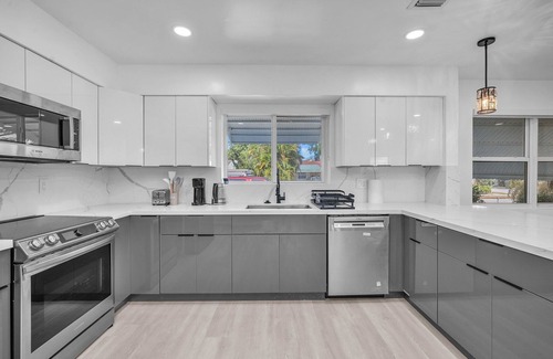 Highland Garden Bed & Breakfast | Private bedroom with private bathroom close to all beaches interstate niightlife