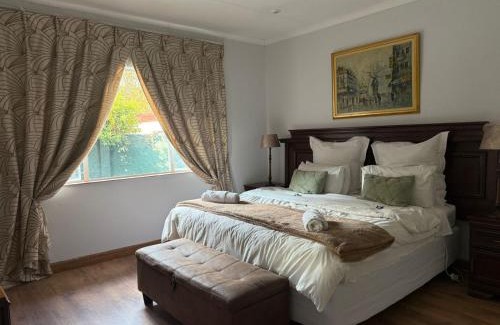 Greater Johannesburg Metropolitan Area Apartment | Private Bryanston Cottage, Garden, Uncapped Wi-Fi