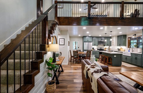 Broken Bow Cabin | Private Cabin on 4 acres + Near Attractions + Private Oversized Porch + Hot Tub