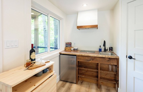 Pelham Cabin | Private Cabin | Refined Woodland Escape | Niagara, ON