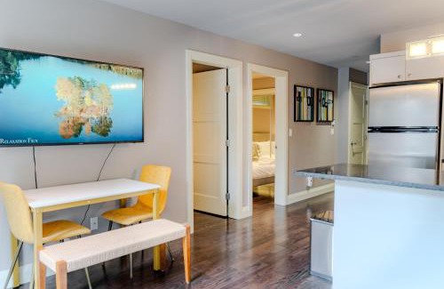 Riley Park-Little Mountain Apartment | Private Cambie Village Suite min Downtown and Skytrain
