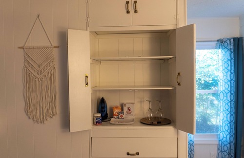 Tyler Apartment | Private Comfy Studio w wifi, private patio, workspace in convient location