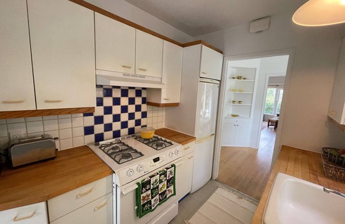 Upper Riviera House | Private Cottage w Glorious Views on the Riviera - 10 minute drive to downtown