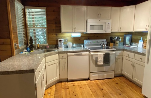 Enumclaw Cabin | Private Cozy Cabin Hike Mt.Rainier, Sunrise & Crystal Mt