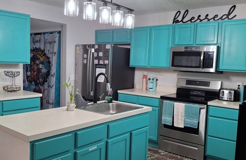 Jacksonville Bed & Breakfast | Private Cozy Comfortable Guest Room in pool home.
