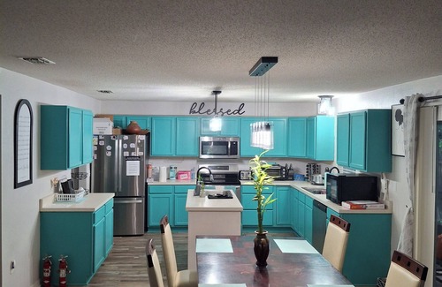 Jacksonville Bed & Breakfast | Private Cozy Comfortable Guest Room in pool home.