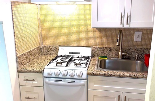 Atwater Village Cottage | Private,cozy/Quiet/Walkable/Central/Discounts Available