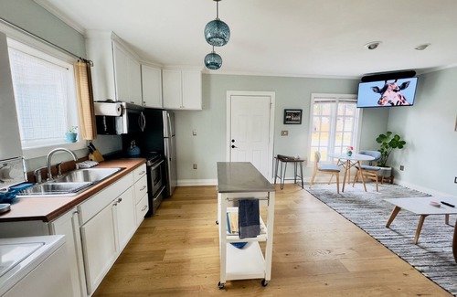 Charleston Apartment | Private Detached Guest House Close to Historic Charleston