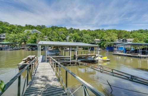 Osage Beach House | Private Dock and Resort Access Margaritaville Cabin