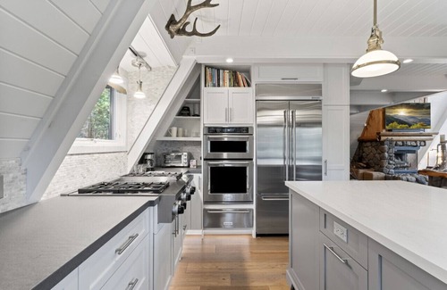 Blue Jay Cabin | Private Dock! Swim and Fish! Hot TUB! Rocky Point, Surreal location!