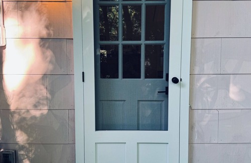 East Hampton North House | Private East Hampton Cottage, 5 min. Bike to ocean beaches, EH & Amag. villages