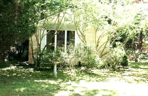 East Hampton North House | Private East Hampton Cottage, 5 min. Bike to ocean beaches, EH & Amag. villages