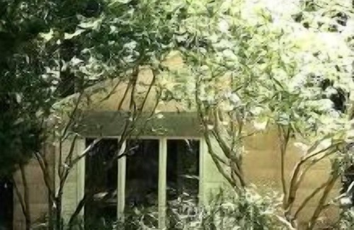 East Hampton North House | Private East Hampton Cottage, 5 min. Bike to ocean beaches, EH & Amag. villages