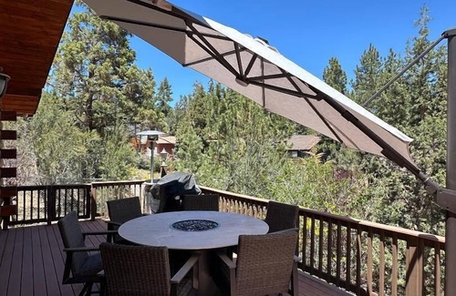 Whispering Forest Cabin | Private Escape! No Better than Our Relaxing Deck, High Above Street, 3BR w/Game Loft w/Arcade Game