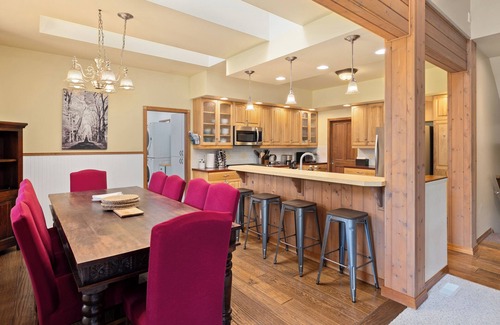 Cle Elum House | Private Forest Escape for 19 with Hot Tub & Stunning Night Sky Views