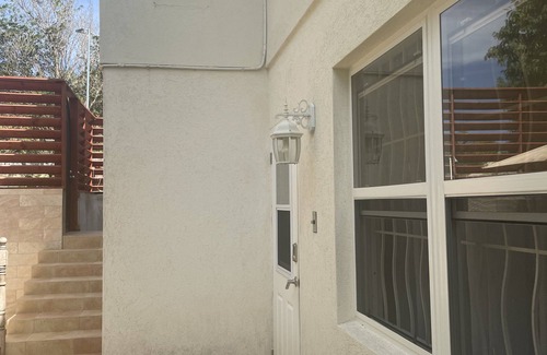 Christie Apartment | Private Garden Apartment in Warrens