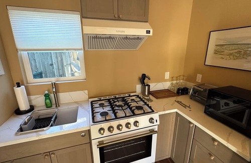 Eagle Rock House | Private Gated 1 Bedroom, 1 Bathroom Small House in Glassell Park, Los Angeles