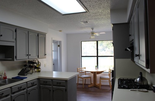 Driftwood House | Private getaway near wedding venues, breweries, wineries, and a dance hall.