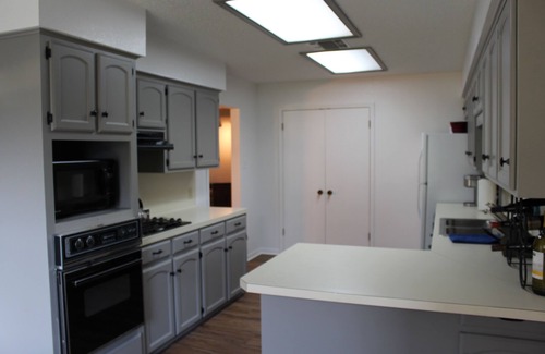 Driftwood House | Private getaway near wedding venues, breweries, wineries, and a dance hall.