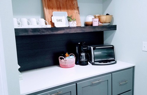 Springfield House | Private Getaway-Pool-Hot Tub-Playset-Entertainment Deck-Blackstone-Smoker-4b/3b