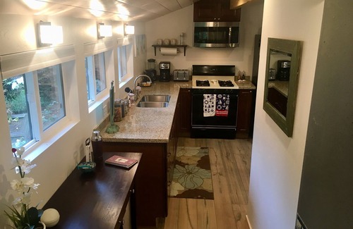 Eastside Santa Cruz Cottage | Private Guest Cottage. Newly appointed, Modern, Centrally Located