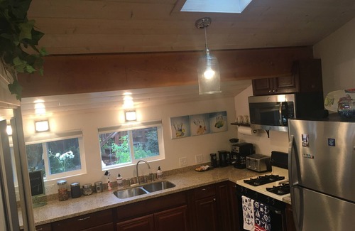 Eastside Santa Cruz Cottage | Private Guest Cottage. Newly appointed, Modern, Centrally Located