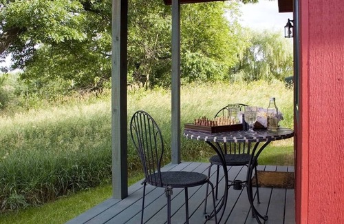 Reedsburg House | Private guest house w/jacuzzi tub, gas fireplace close to several famous parks