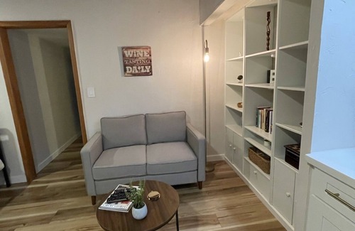 Ludlam Apartment | Private guest suite with PRIVATE ENTRANCE