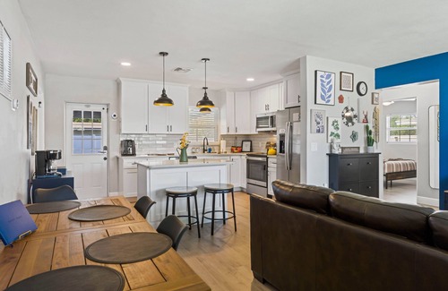 Clearwater House | Private Heated Pool Oasis 10 Mins to Clearwater Beach