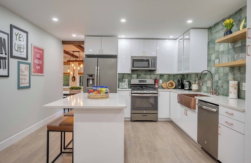 Aldenville House | Private Heated Pool Hot Tub Game Room Fire Pit 6 Bdrms