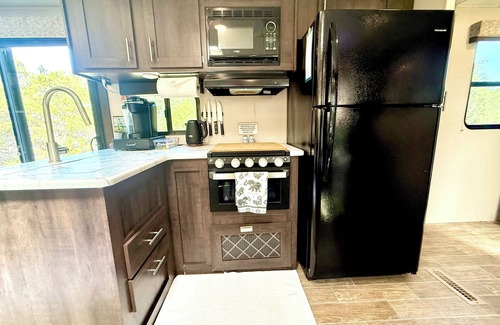 Oatmeal House | Private Hill Country Glamping RV