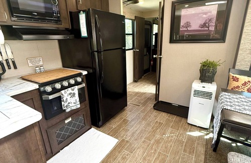 Oatmeal House | Private Hill Country Glamping RV