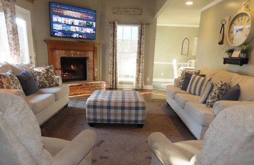 South Tulsa House | Private Home/ Hot Tub/ Wifi