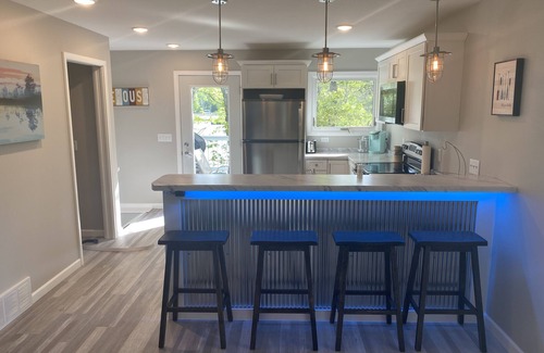 Hayward House | Private home on beautiful Nelson Lake, Pontoon included!