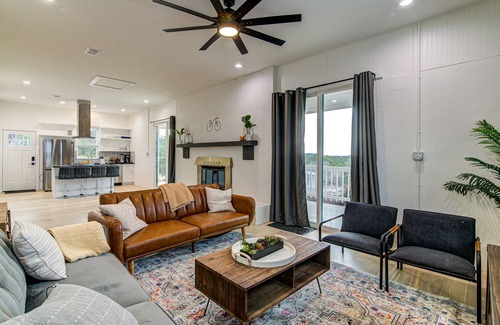 Burnet House | Private Home on Spider Mountain with Spectacular View of Lake Buchanan