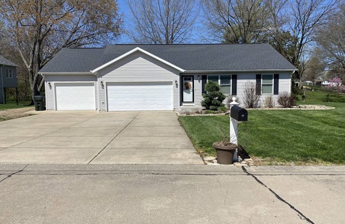 Red Bud House | Private Home, quiet neighborhood, So. IL, close to St. Louis