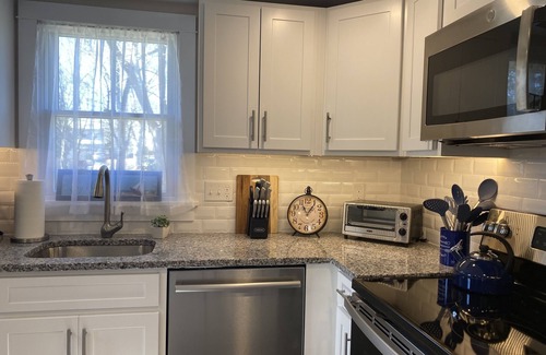 Narragansett House | Private home, short walk to Harbour Island beach! Central A/C, family friendly!