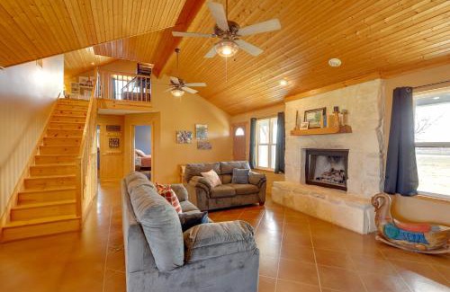 Baird House | Private Hot Tub and Pickleball Court Baird Home!