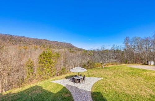 Kingsport House | Private Hot Tub Bays View Lodge in Kingsport!