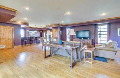 Kingsport House | Private Hot Tub Bays View Lodge in Kingsport!