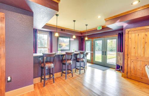 Kingsport House | Private Hot Tub Bays View Lodge in Kingsport!