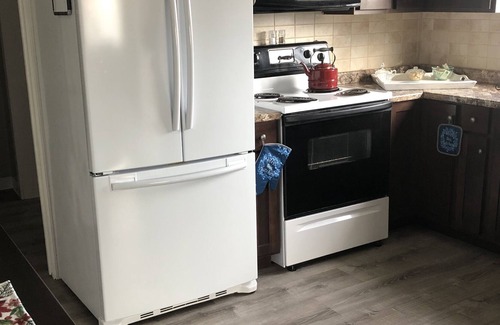 Lewiston Apartment | Private Hot Tub, Executive Suite, & Deluxe Summer Camper For 6 -10 Guests