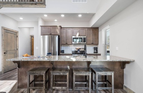 Branson House | Private Hot Tub-Near Thunder Ridge and Table Rock-Cmty Pool-Free Tickets