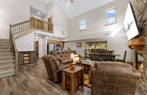 Branson House | Private Hot Tub-Near Thunder Ridge and Table Rock-Cmty Pool-Free Tickets