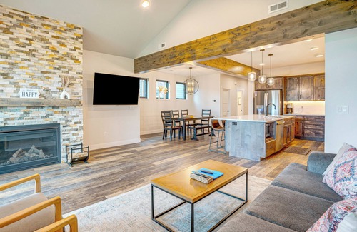 Grand Elk Ranch House | Private Hot Tub & Patio: Granby Mtn Retreat!