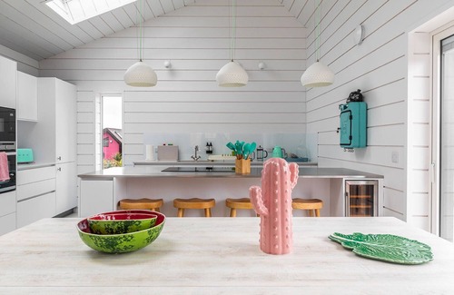 Gwithian House | Private Hot Tub & Sauna, Walk to Beach, Ample Parking